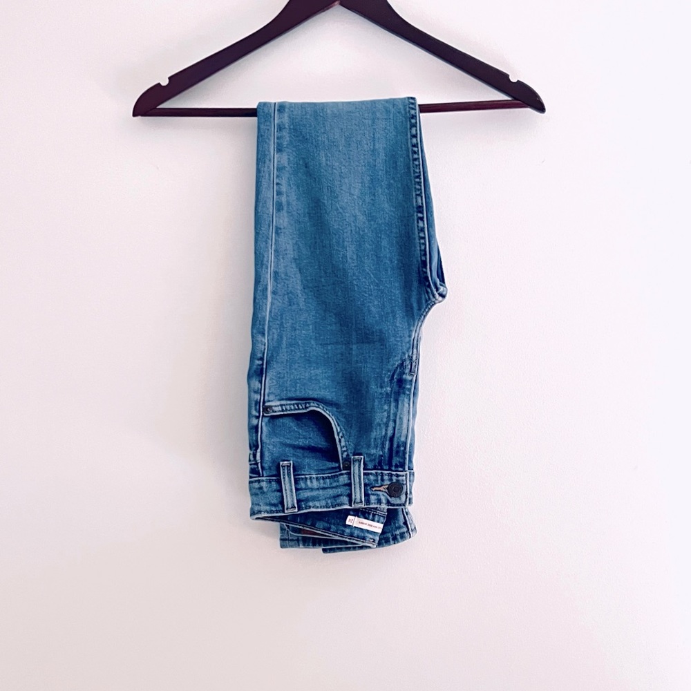 Levi’s ① ⤴︎